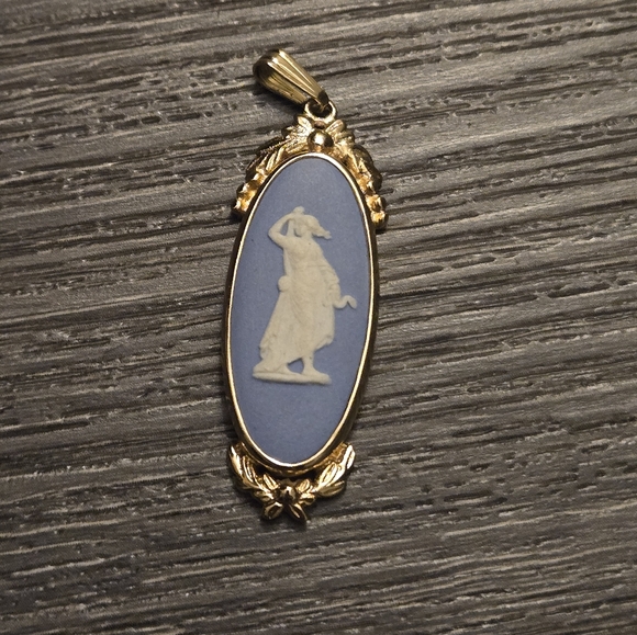 Wedgwood Jewelry - Vintage 9k Gold fill Wedgwood Cameo Pendant